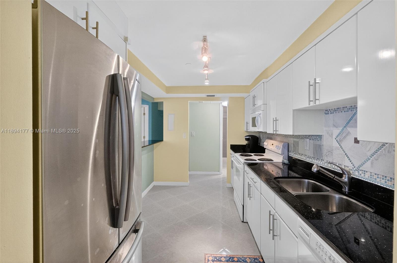 THE RIVIERA CONDO - Residential Lease