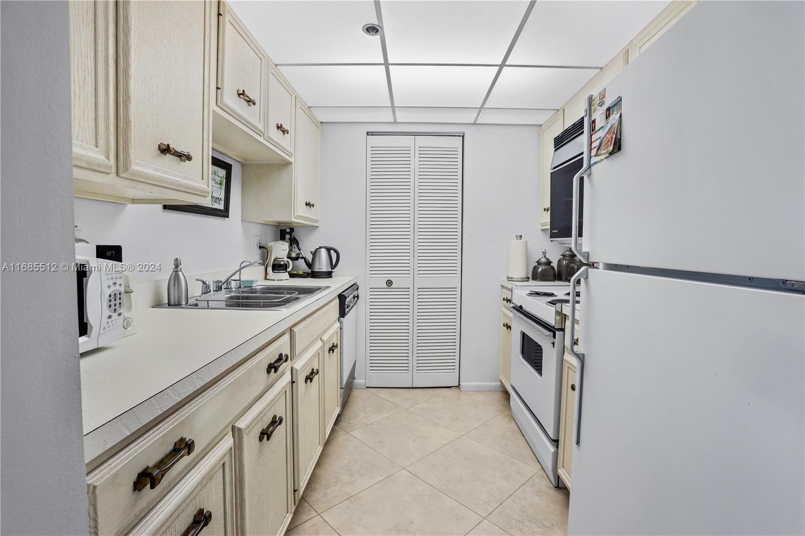 MARBELLA CONDO - Residential