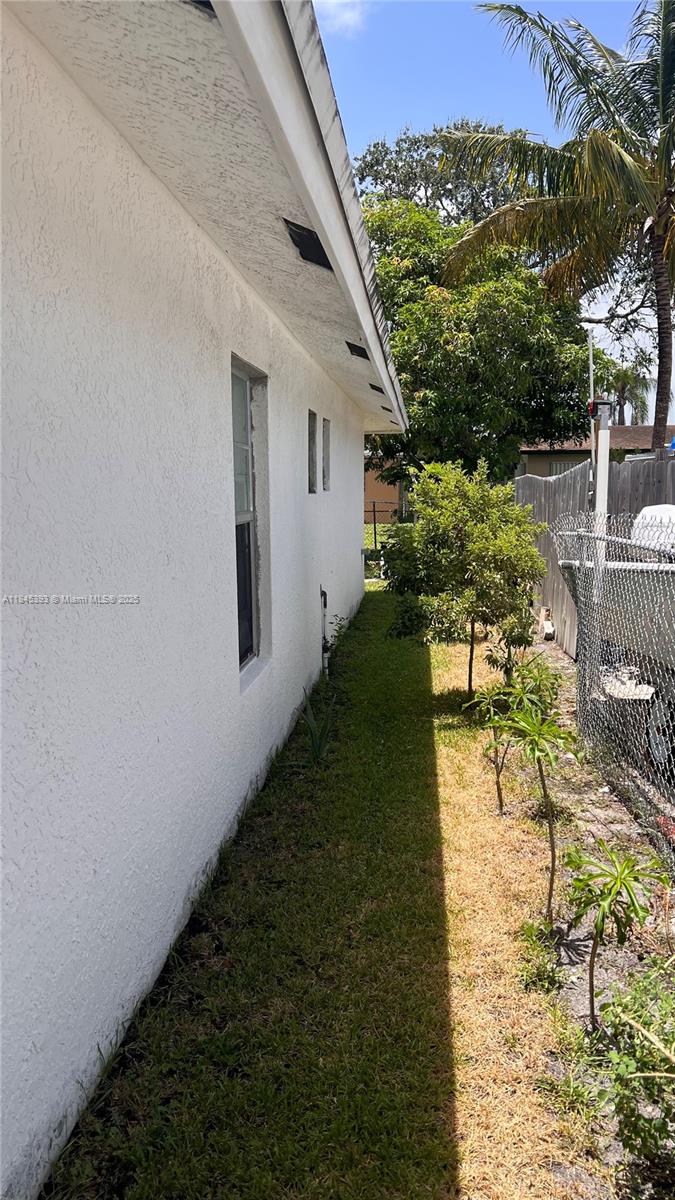 1061 SW 4th Ter