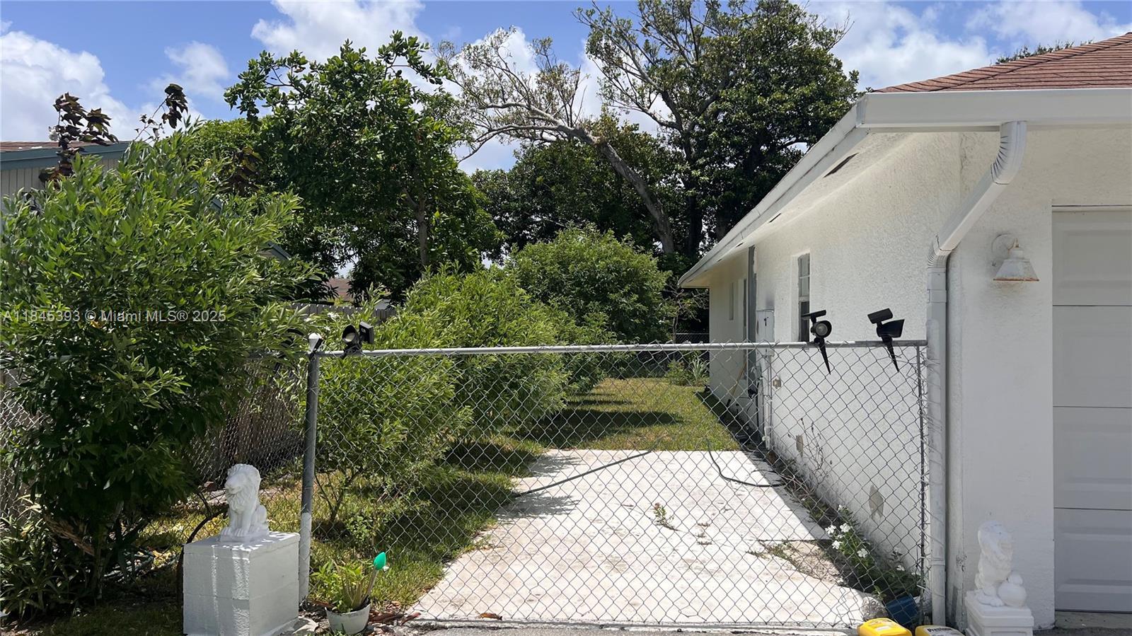 1061 SW 4th Ter