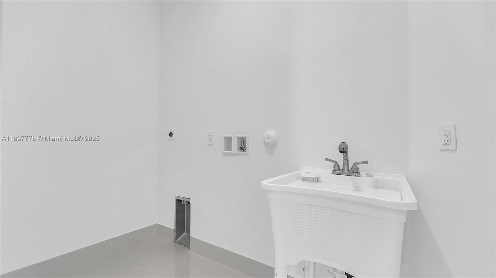 GRIFFING SILVER PALM - Residential