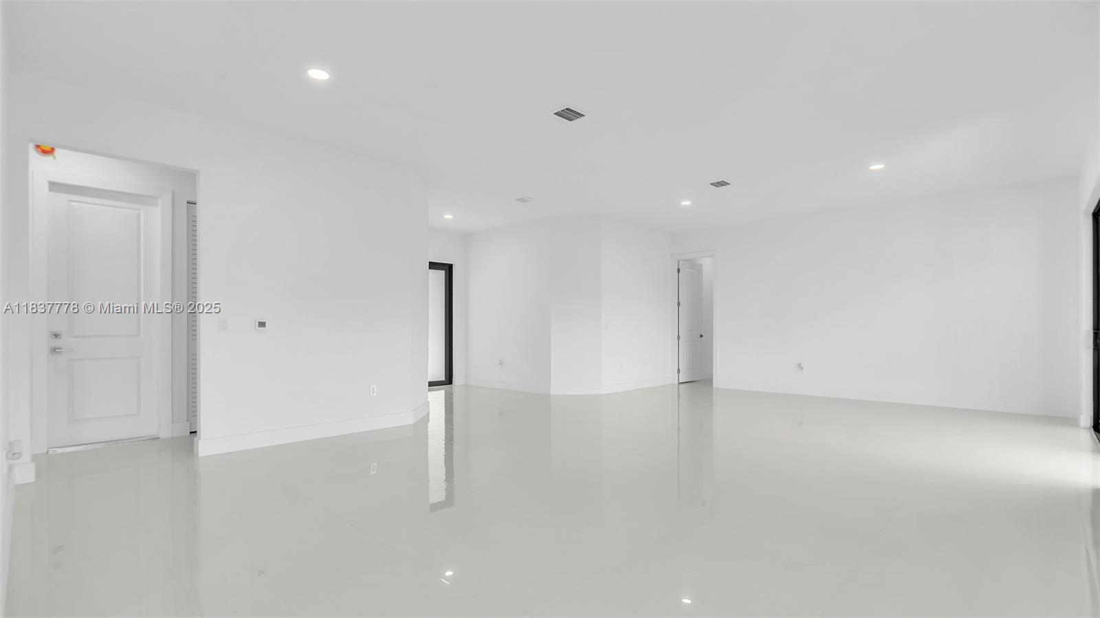 GRIFFING SILVER PALM - Residential