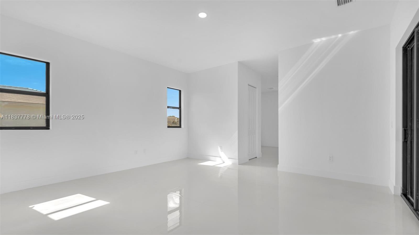 GRIFFING SILVER PALM - Residential