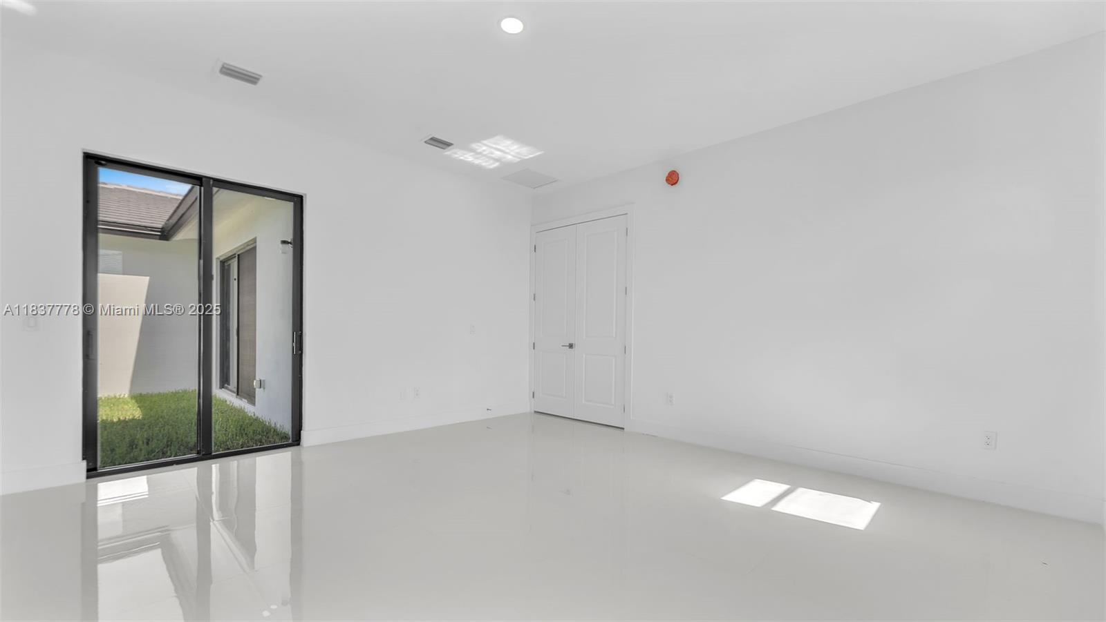 GRIFFING SILVER PALM - Residential