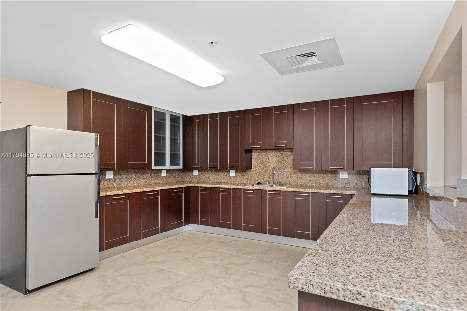 SONATA BEACH CLUB CONDO - Residential Lease