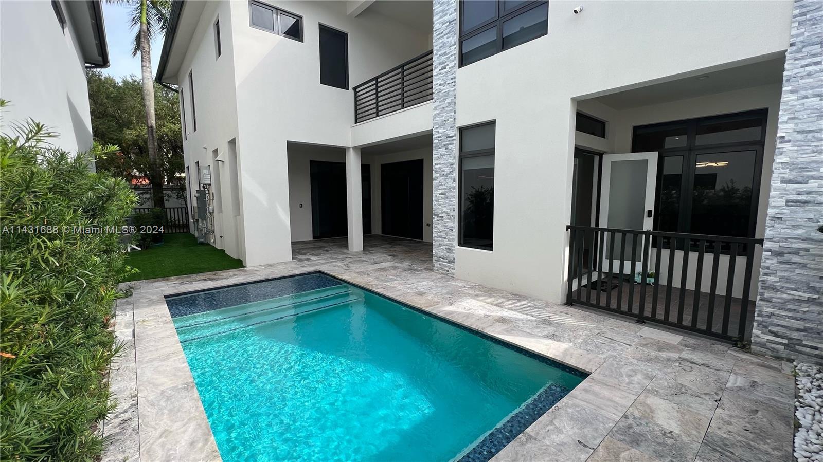 Property for Sale at 8127 Nw 48th Ter Ter, Doral, Miami-Dade County, Florida - Bedrooms: 5 
Bathrooms: 4  - $1,825,000
