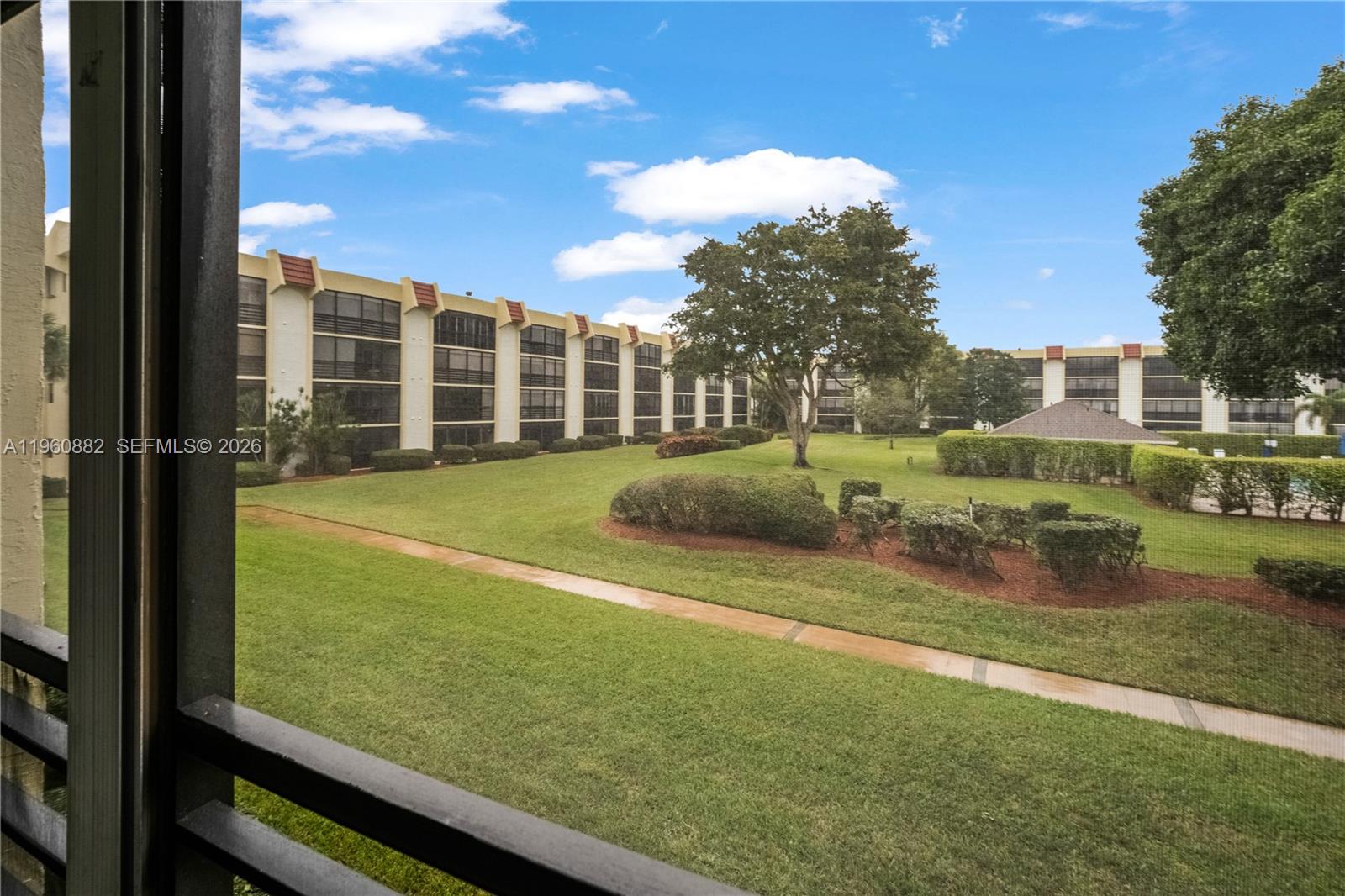 PINES OF BOCA BARWOOD CON - Residential