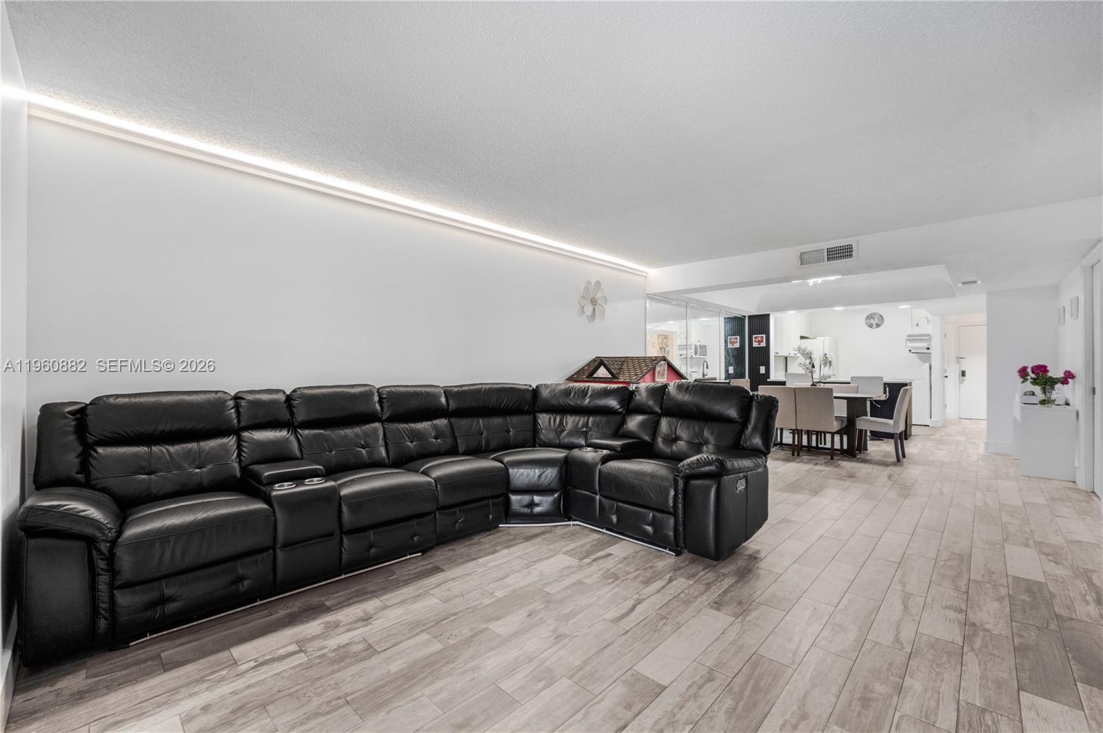 PINES OF BOCA BARWOOD CON - Residential