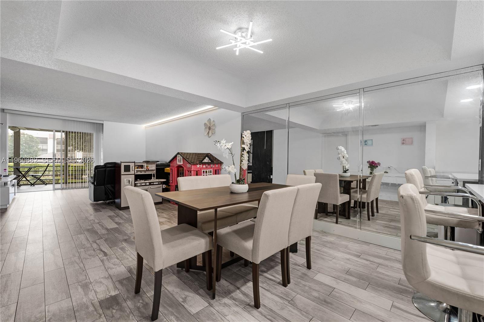 PINES OF BOCA BARWOOD CON - Residential