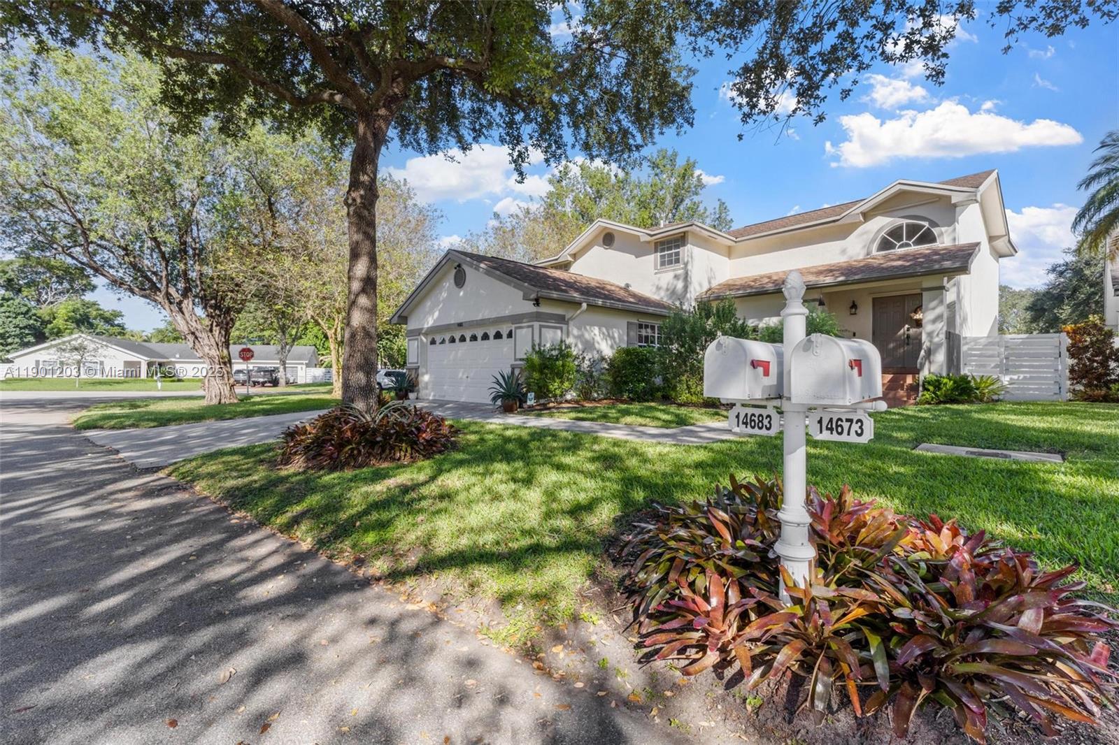 COUNTRY WALK LAKESIDE PAT - Residential