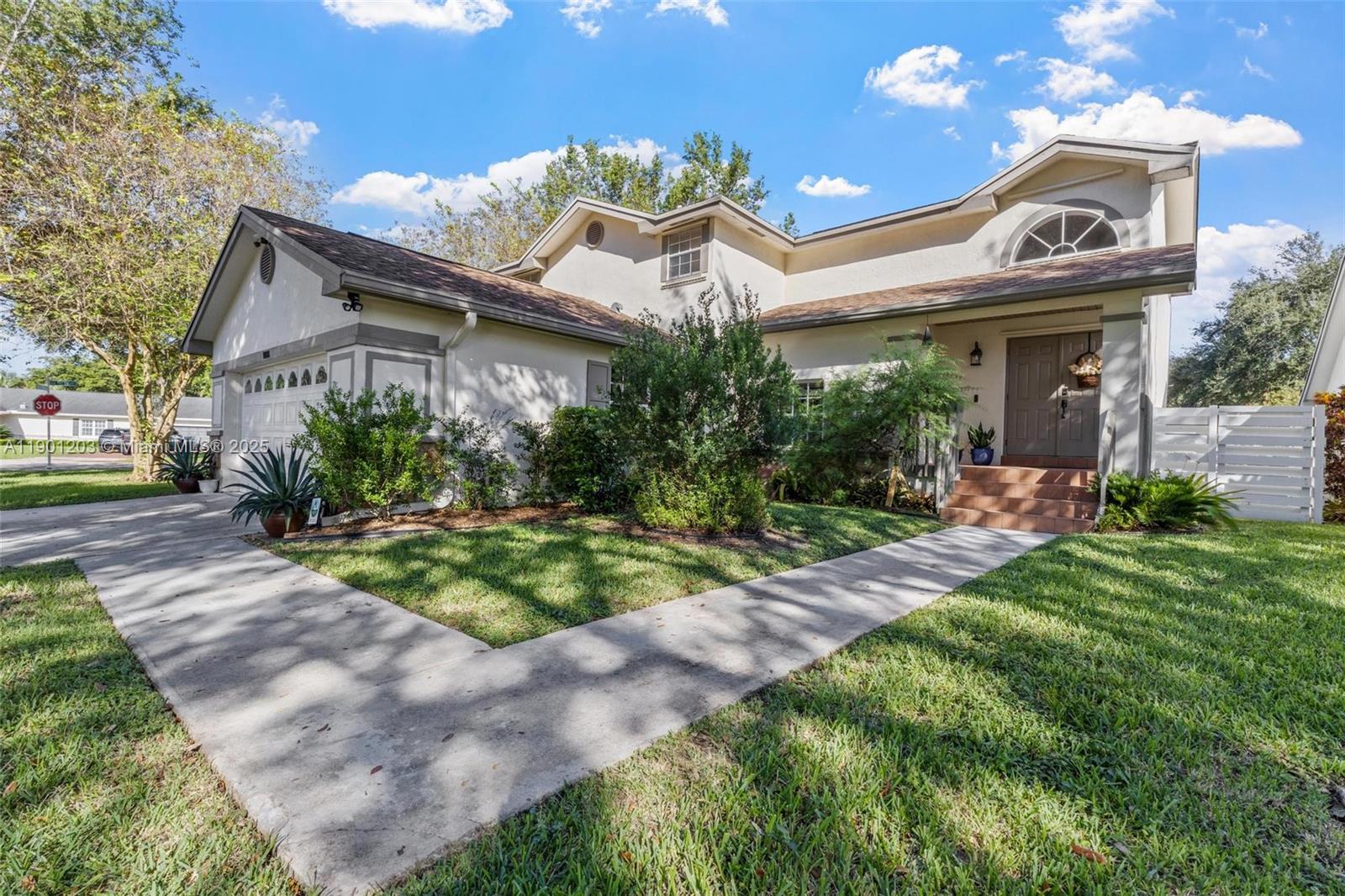 COUNTRY WALK LAKESIDE PAT - Residential