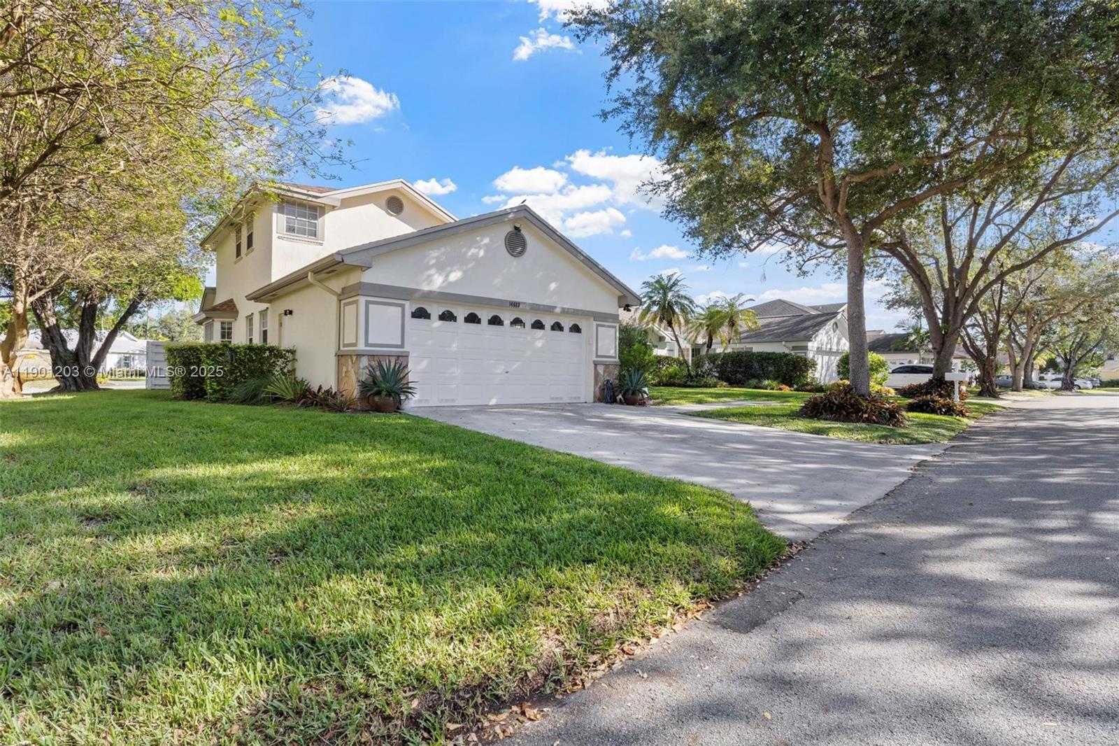 COUNTRY WALK LAKESIDE PAT - Residential