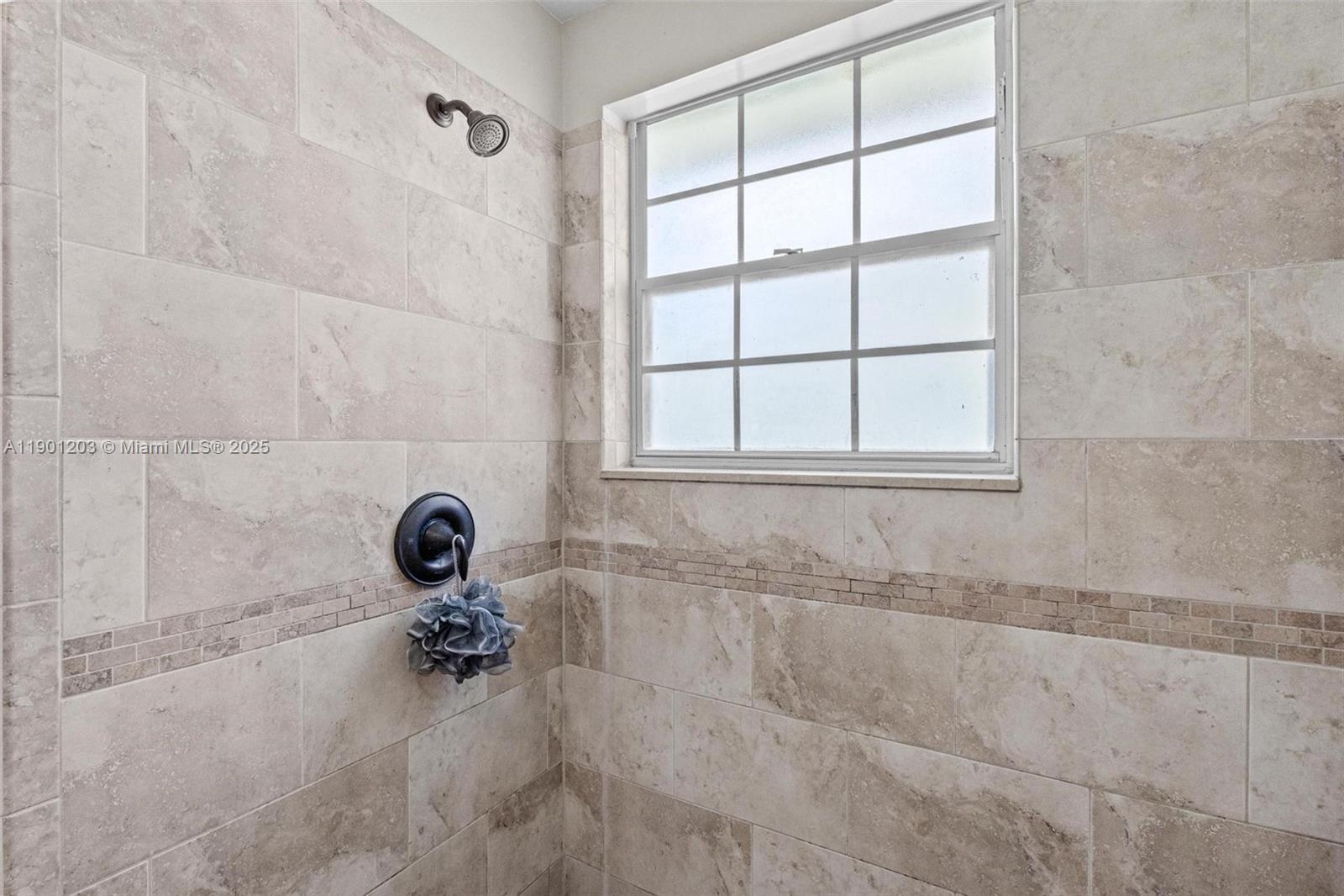 COUNTRY WALK LAKESIDE PAT - Residential