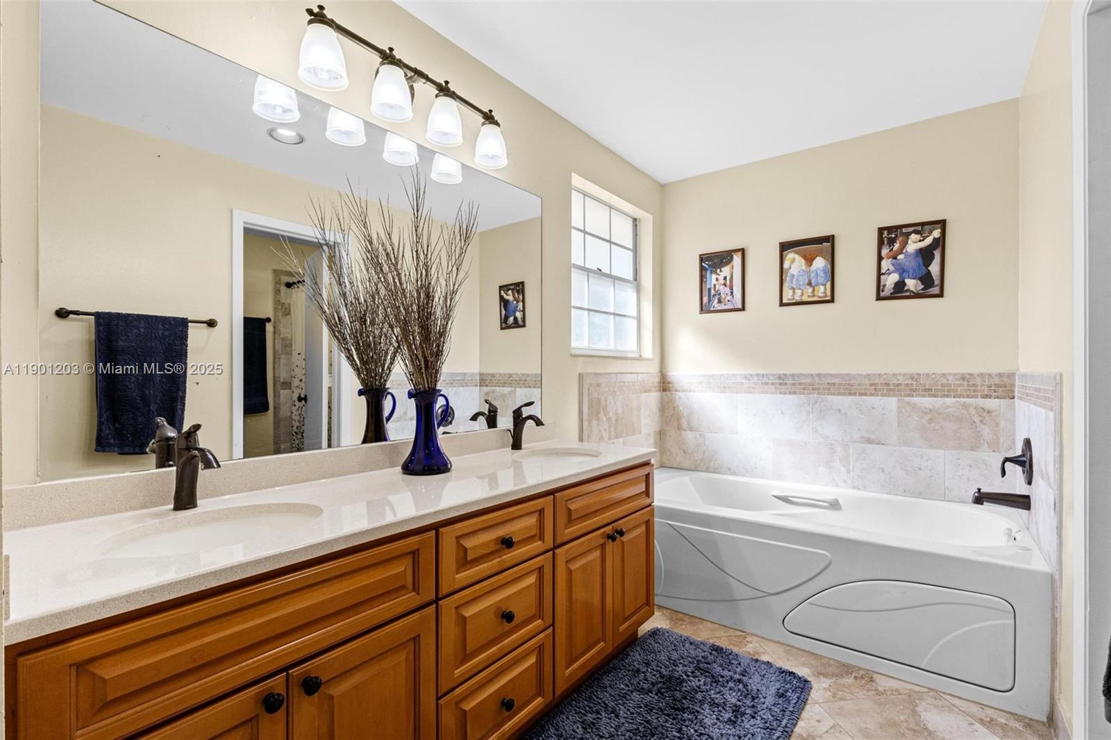 COUNTRY WALK LAKESIDE PAT - Residential