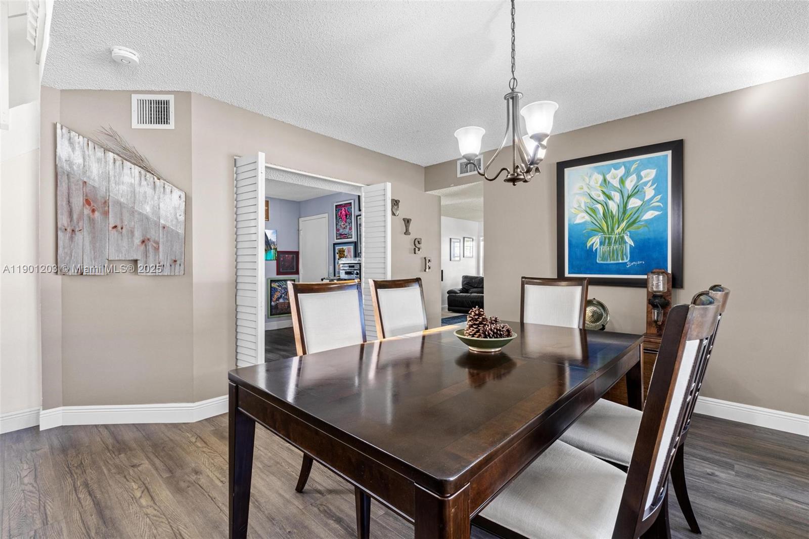 COUNTRY WALK LAKESIDE PAT - Residential