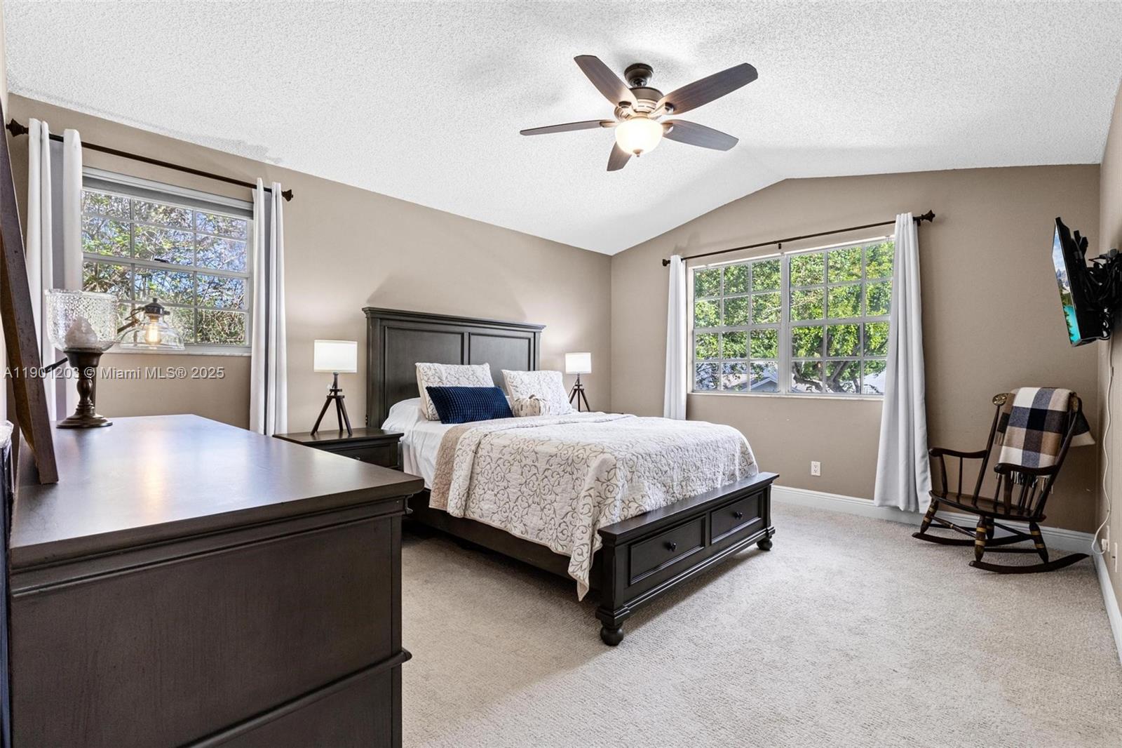 COUNTRY WALK LAKESIDE PAT - Residential