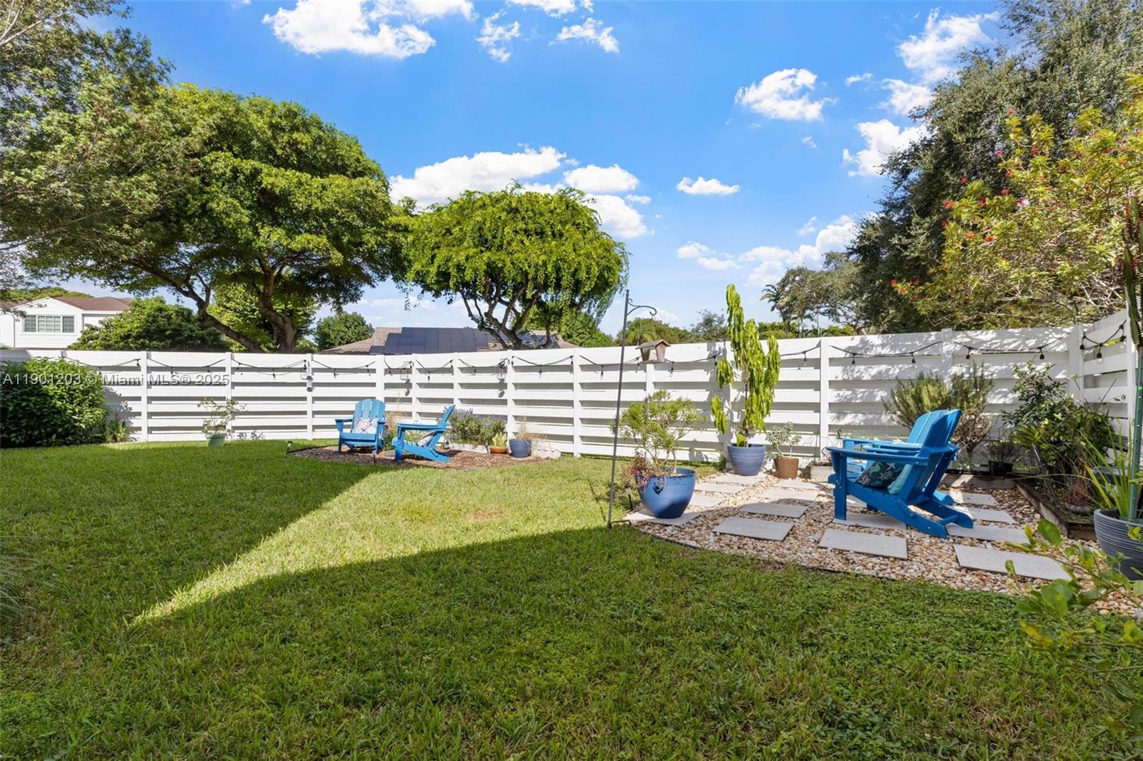 COUNTRY WALK LAKESIDE PAT - Residential