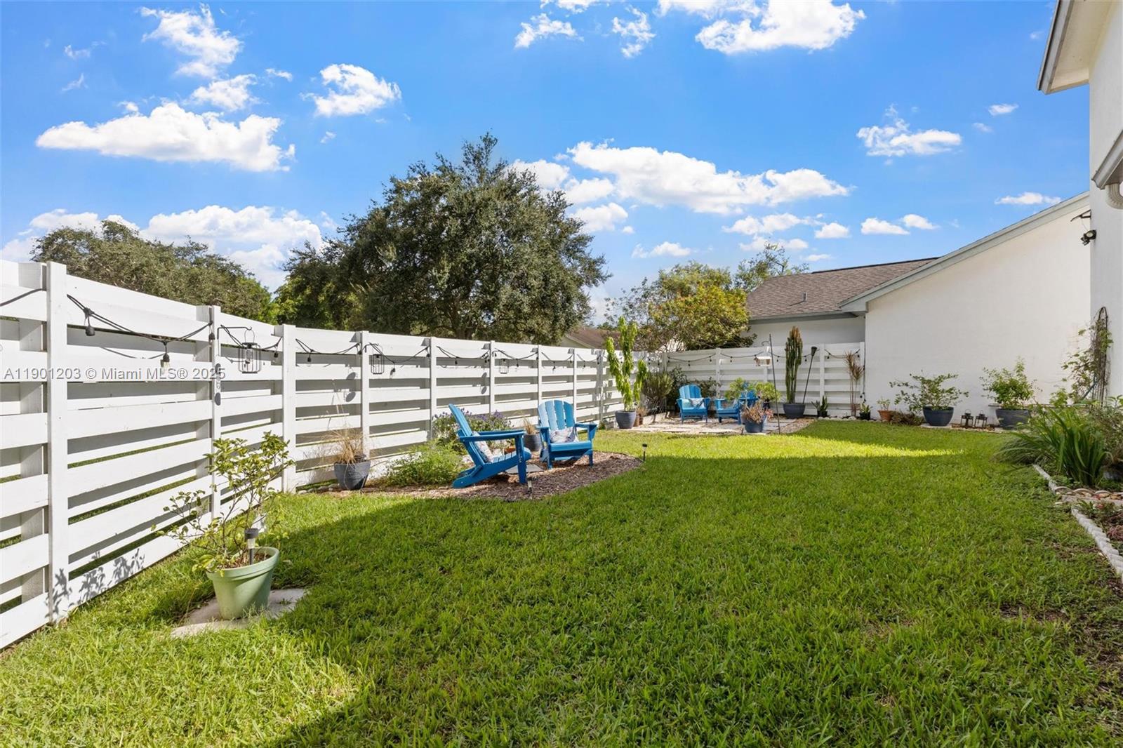 COUNTRY WALK LAKESIDE PAT - Residential