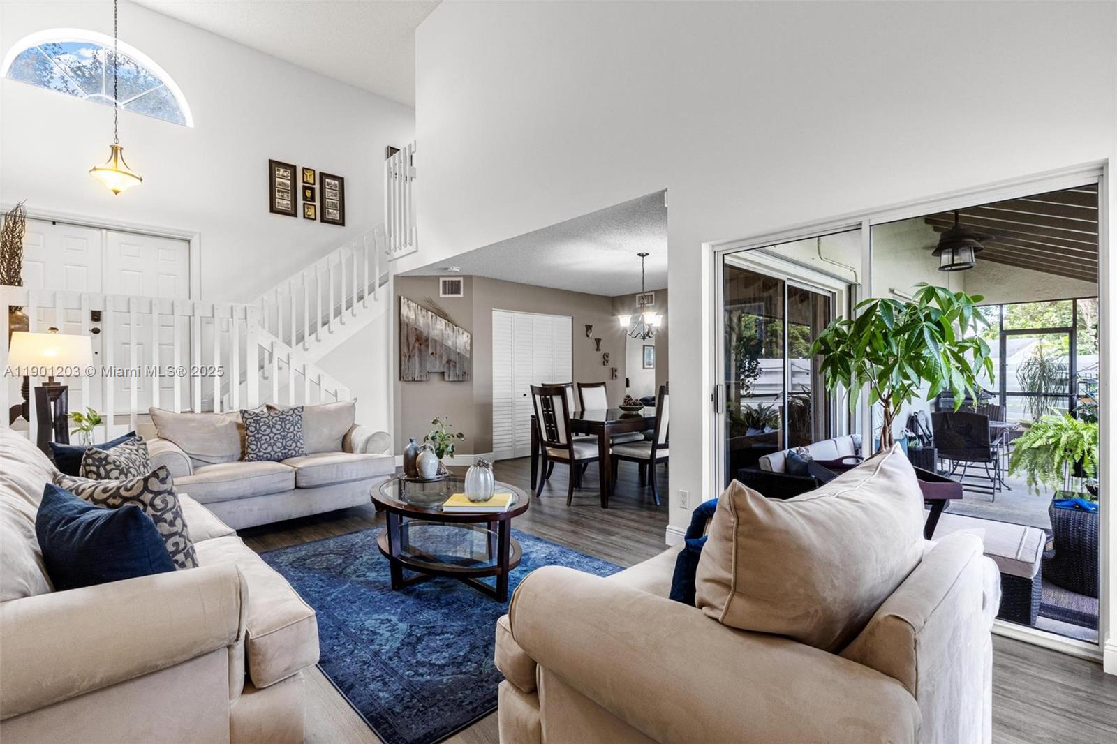 COUNTRY WALK LAKESIDE PAT - Residential