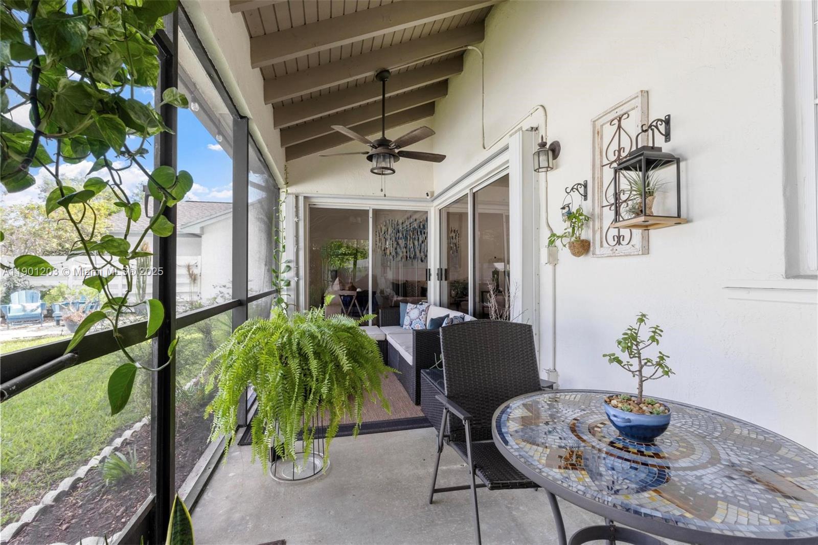 COUNTRY WALK LAKESIDE PAT - Residential