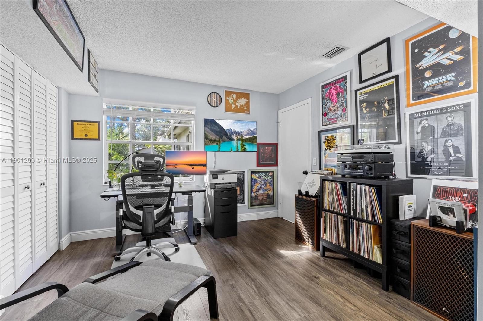 COUNTRY WALK LAKESIDE PAT - Residential