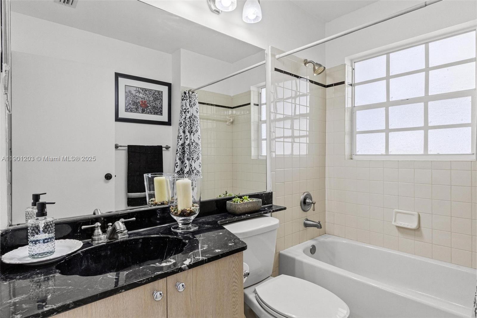 COUNTRY WALK LAKESIDE PAT - Residential