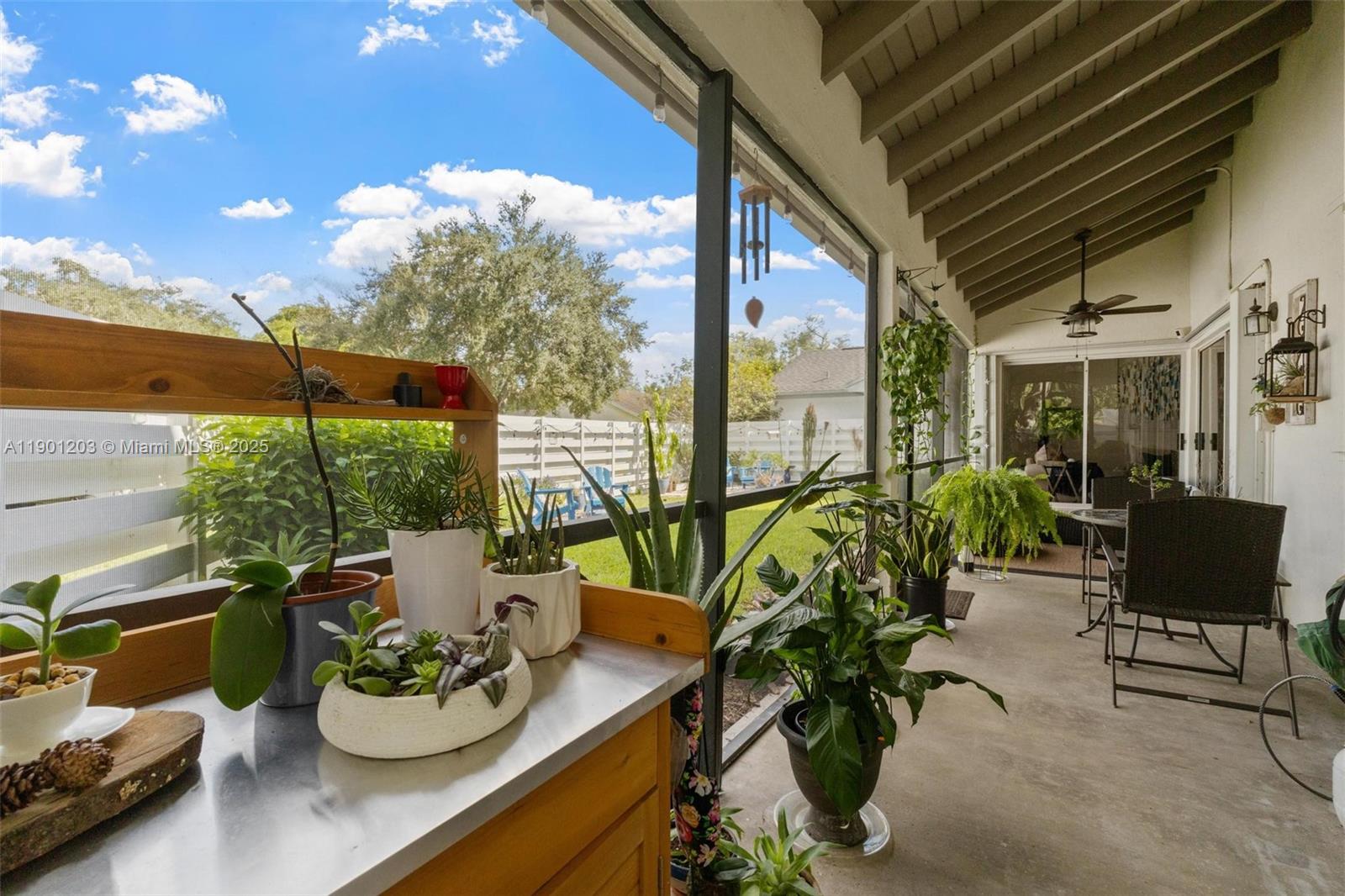 COUNTRY WALK LAKESIDE PAT - Residential