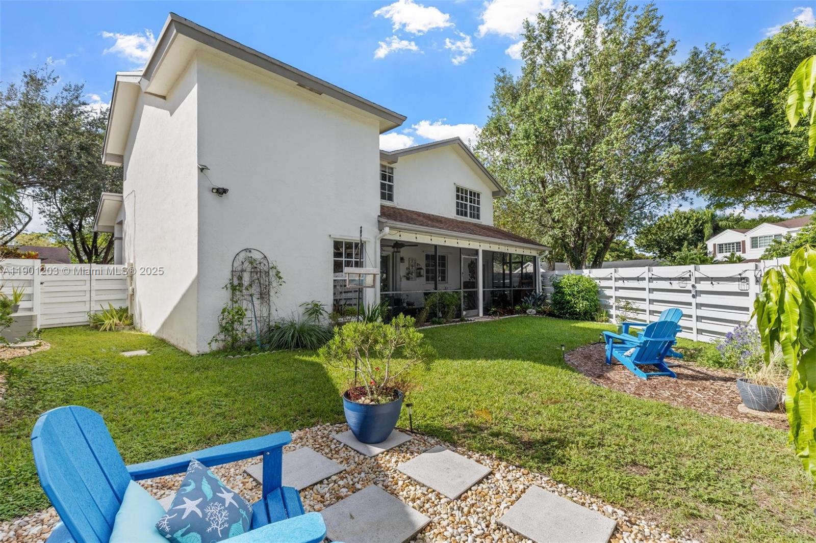 COUNTRY WALK LAKESIDE PAT - Residential