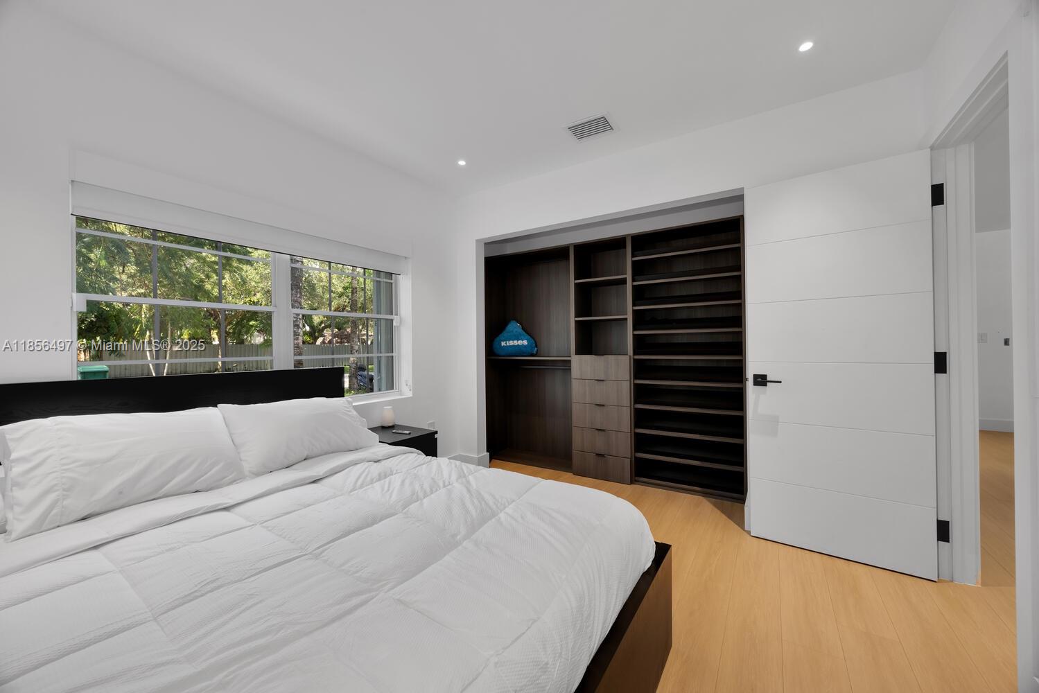 CAROLE HELMS MANOR - Residential Lease