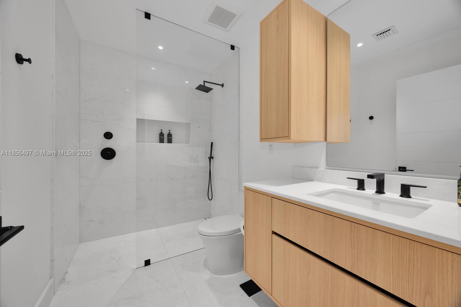 CAROLE HELMS MANOR - Residential Lease