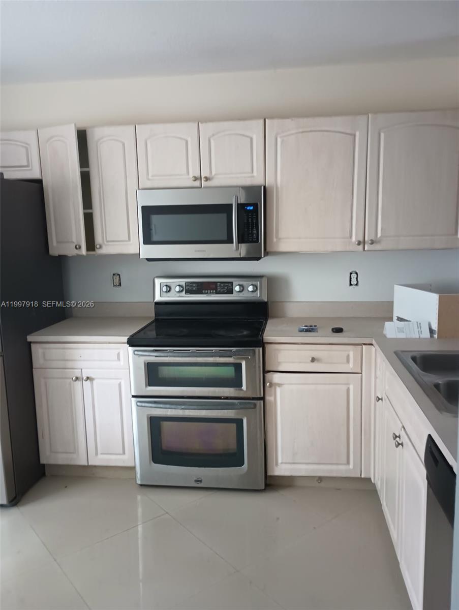 CHAPEL TRAIL II - Residential Lease