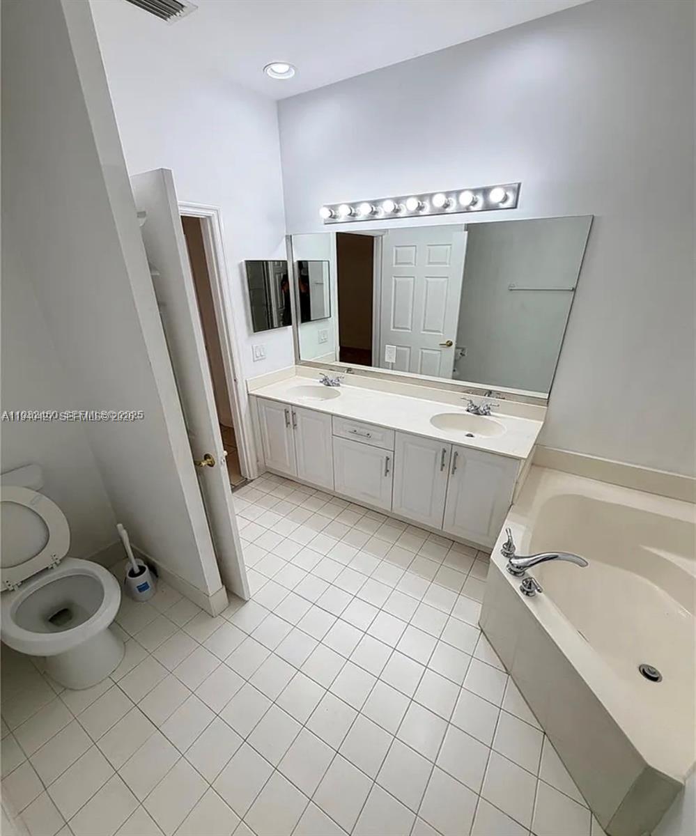 REGENCY HOMES AT SUNRISE - Residential Lease