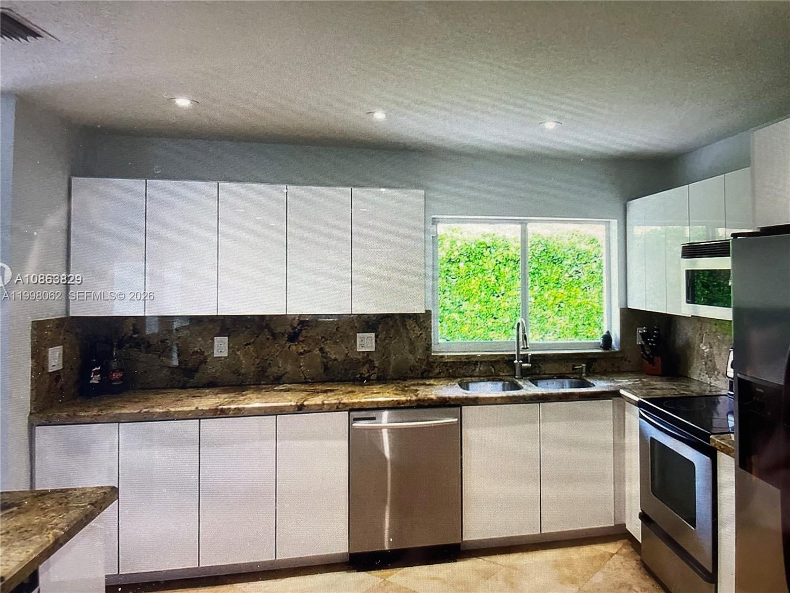 KENDALE SOUTH SEC 3 PART - Residential Lease