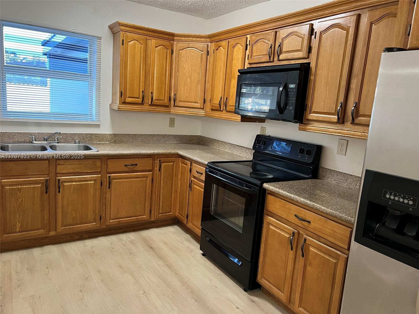 ASCOT PARK - Residential Lease