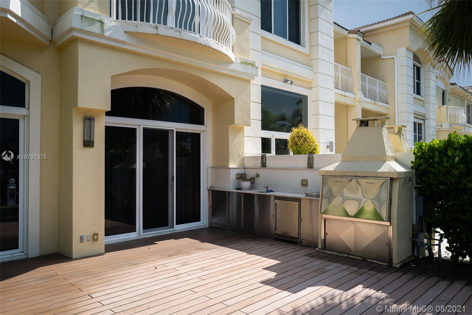 THE COURTYARDS AT THE POI - Residential