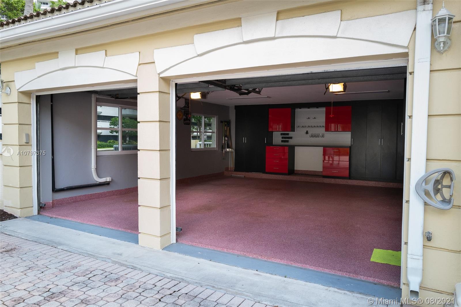 THE COURTYARDS AT THE POI - Residential