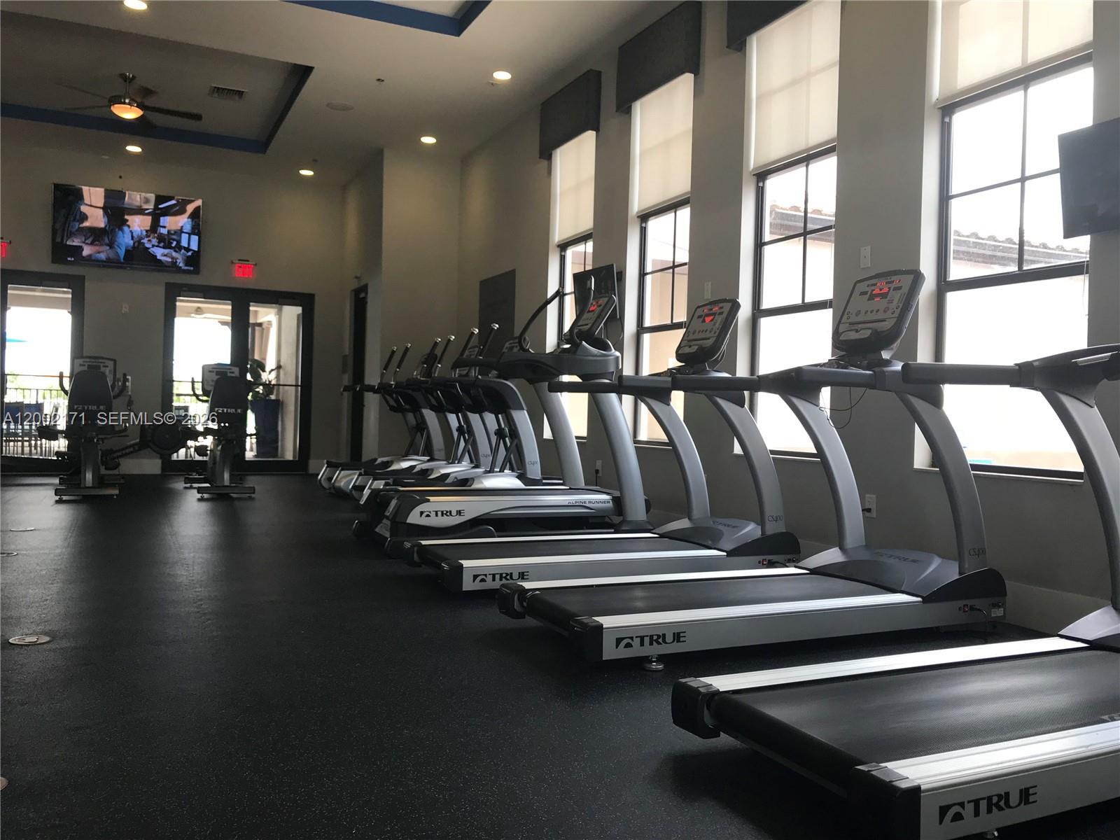 KENDALL COMMONS TOWNHOMES - Residential Lease