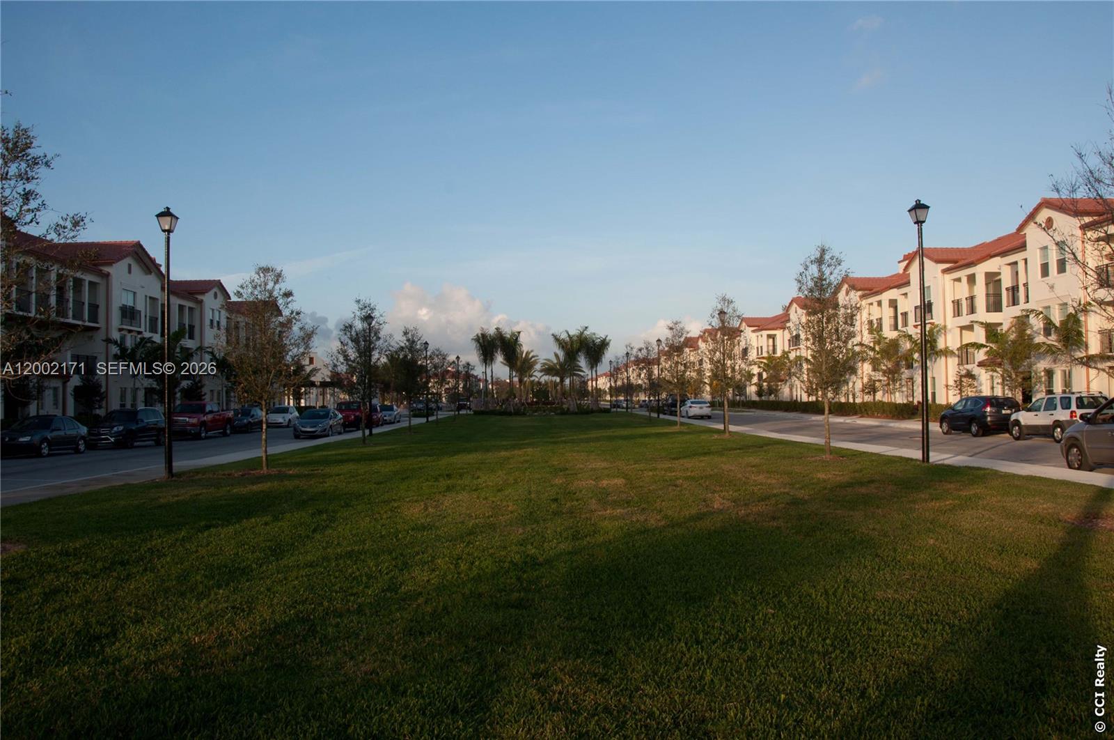 KENDALL COMMONS TOWNHOMES - Residential Lease