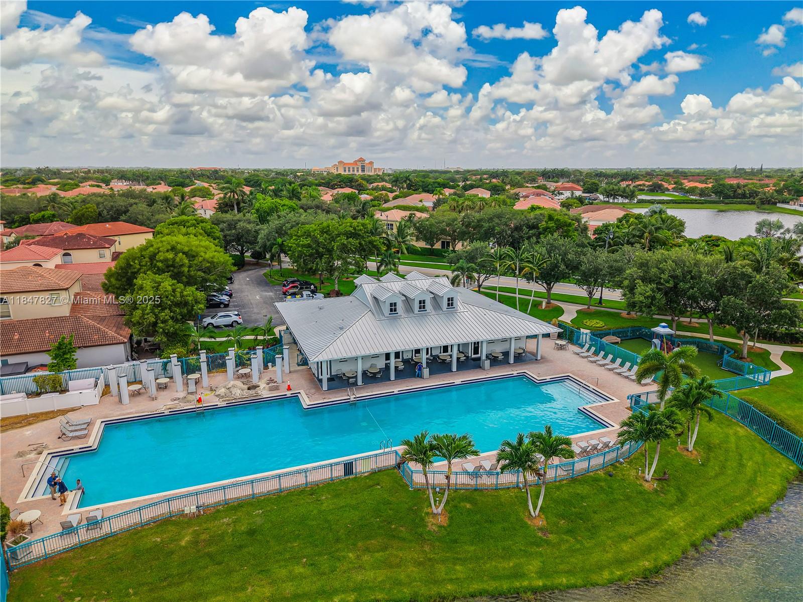 PORTOFINO PALMS - Residential