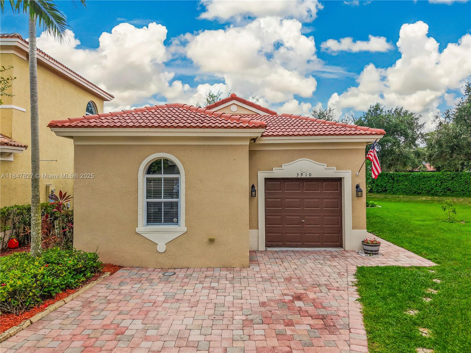 PORTOFINO PALMS - Residential