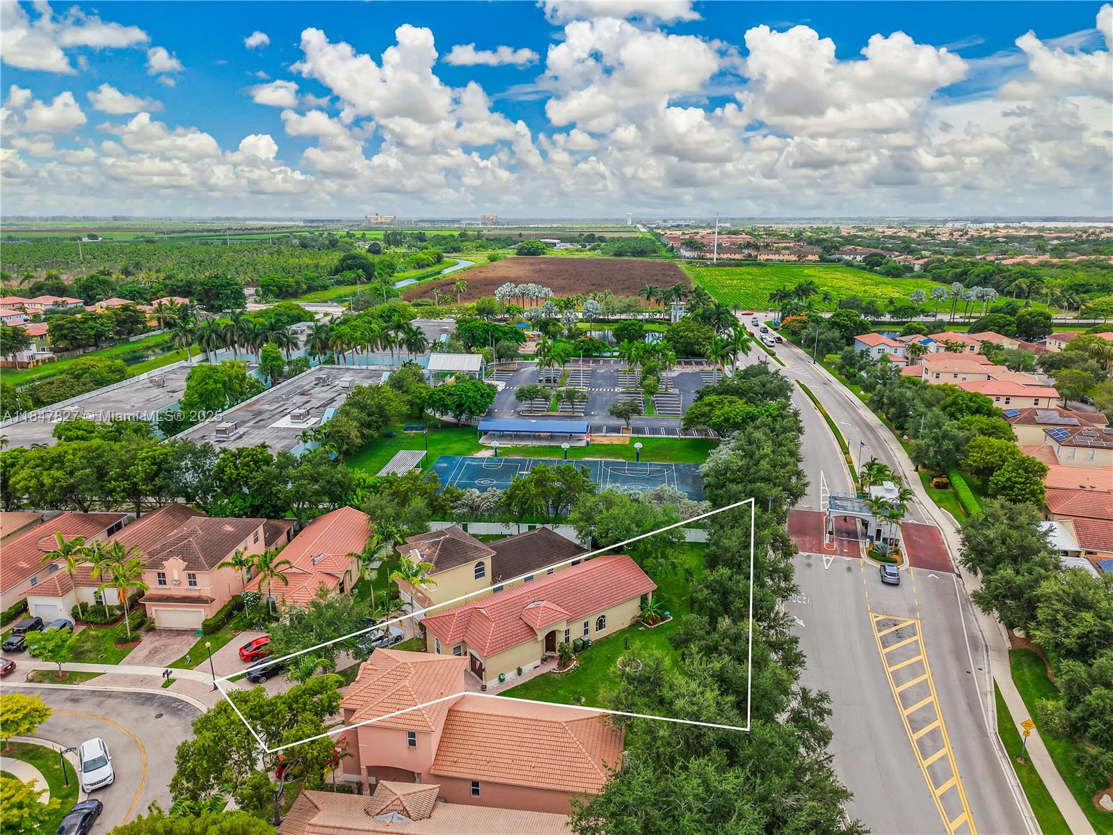PORTOFINO PALMS - Residential