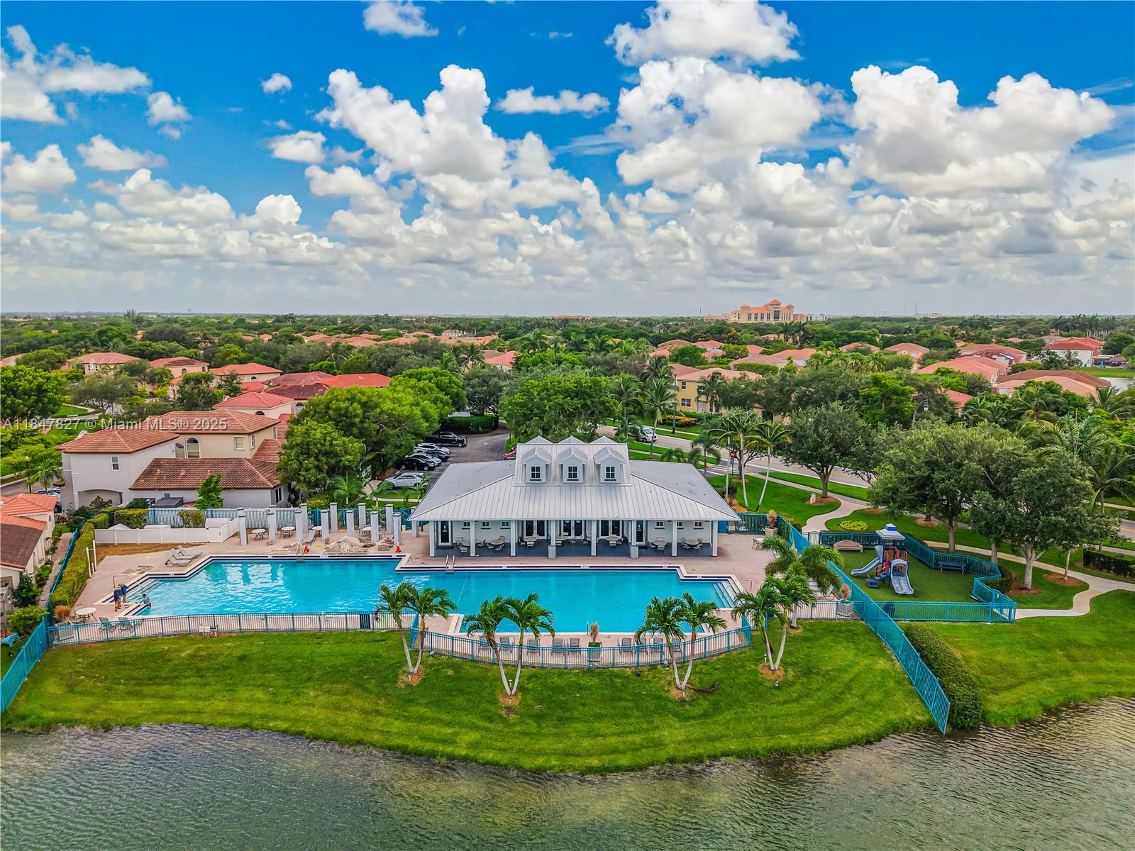 PORTOFINO PALMS - Residential