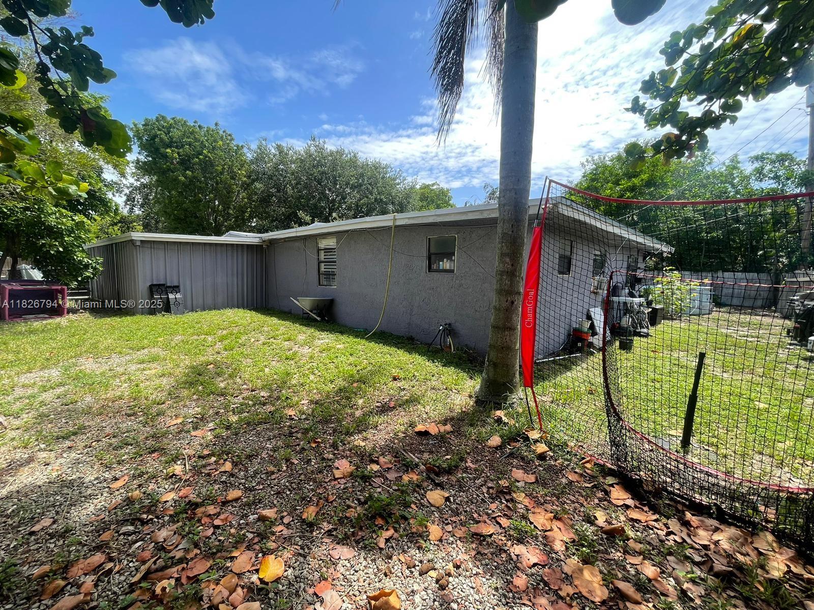 1624 NE 48th Ct