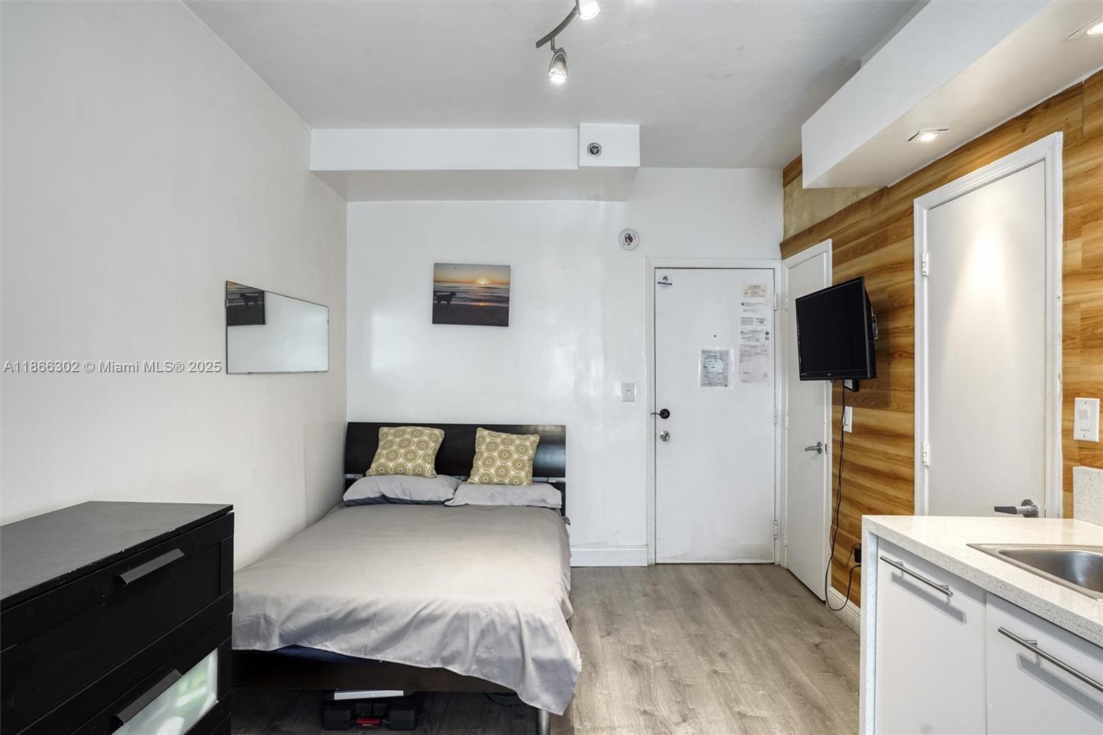 OCEAN WALK ON SOUTH BEACH - Residential