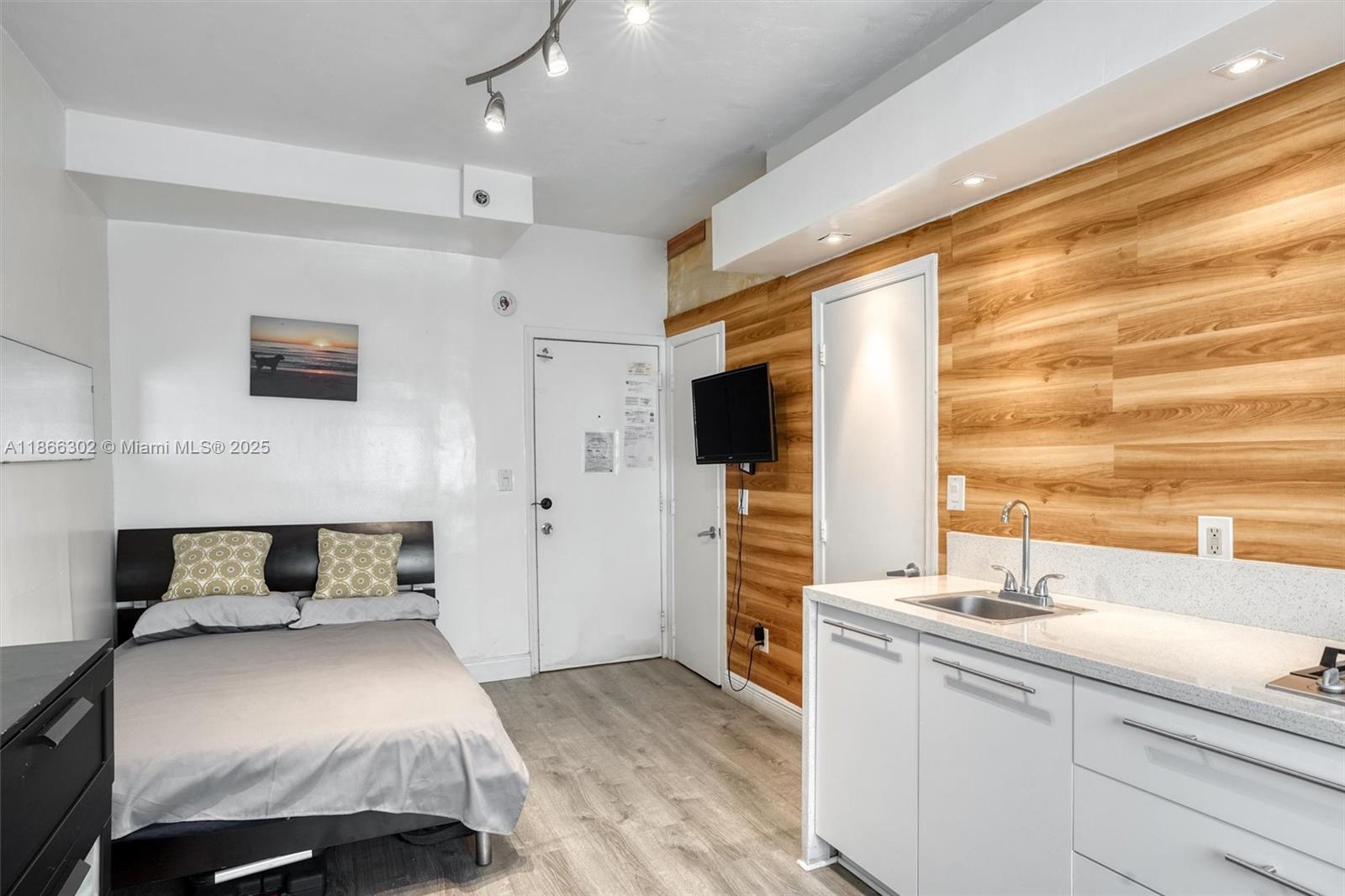 335 Ocean Dr 111