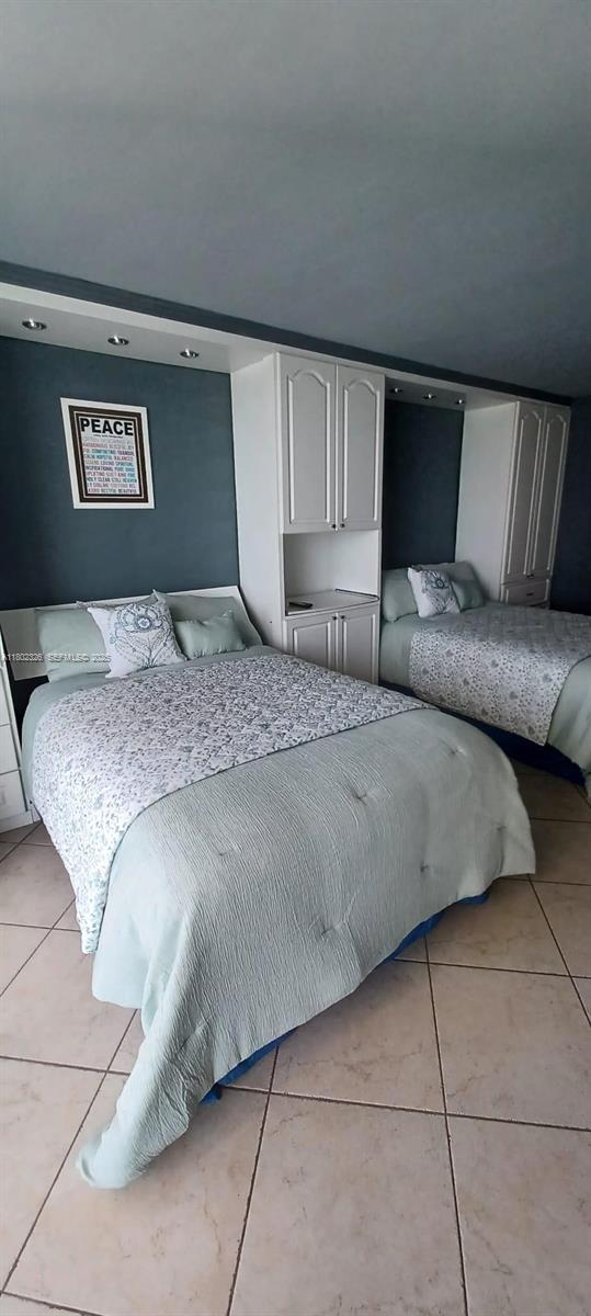 THE AVENTURA BEACH CLUB C - Residential