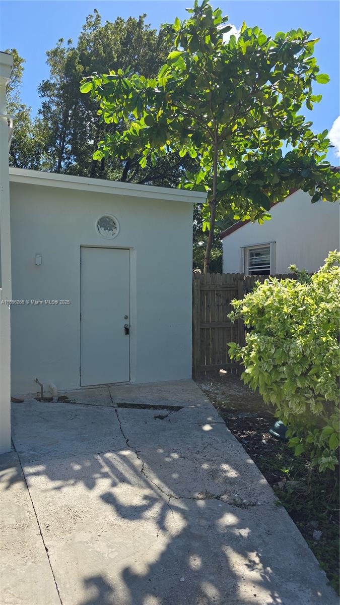 ALDEN MANOR - Residential Lease