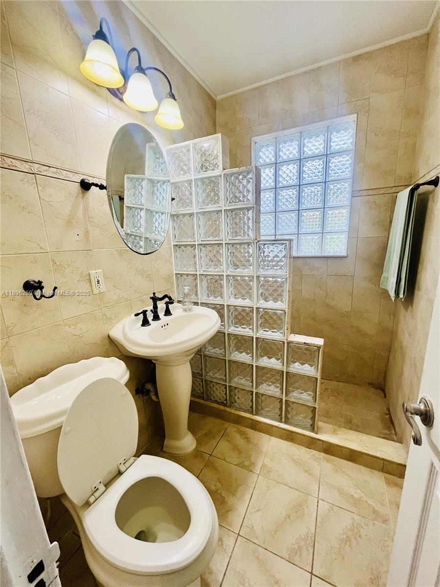 ALDEN MANOR - Residential Lease