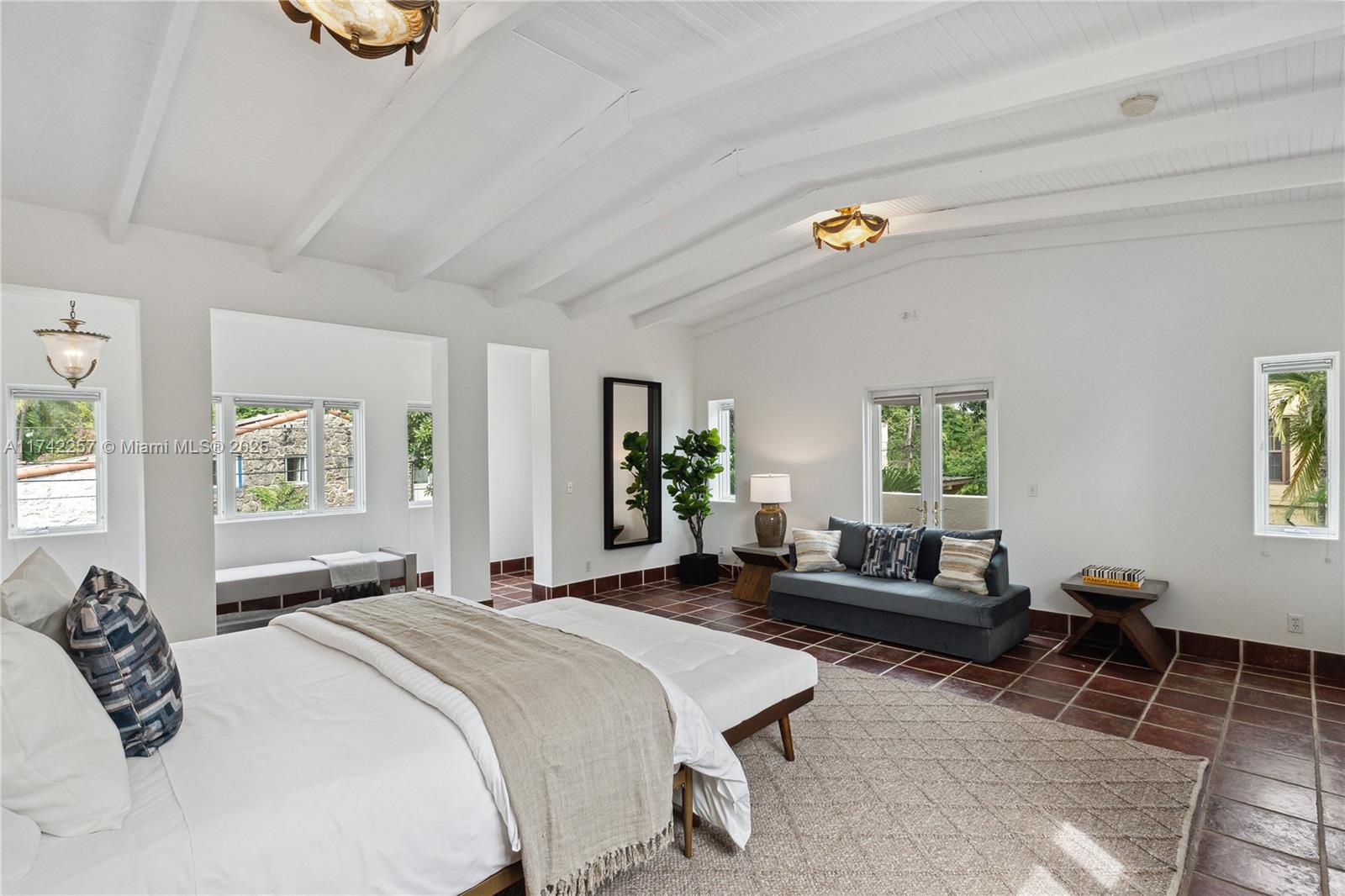 SPANISH COURT - Residential