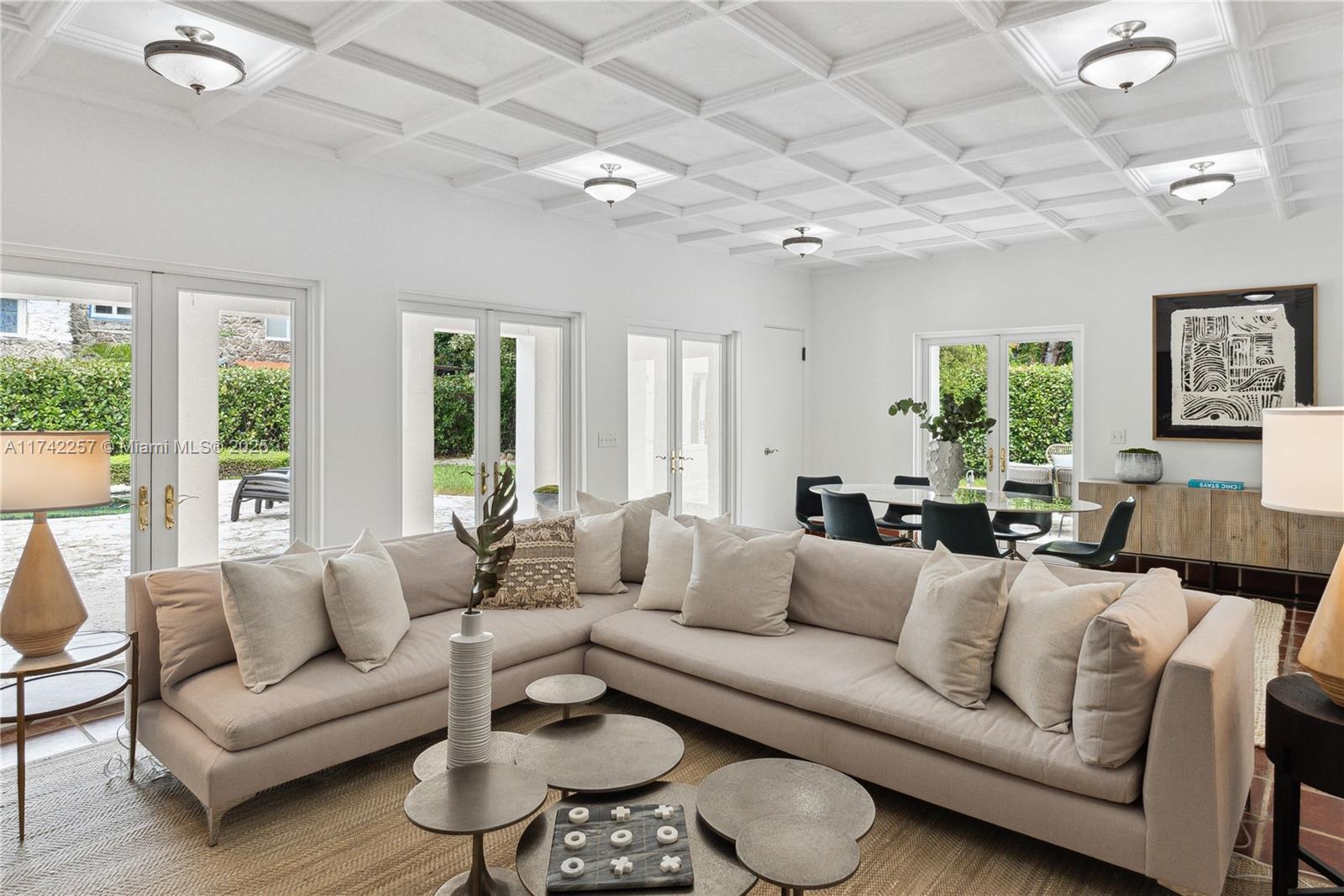 SPANISH COURT - Residential